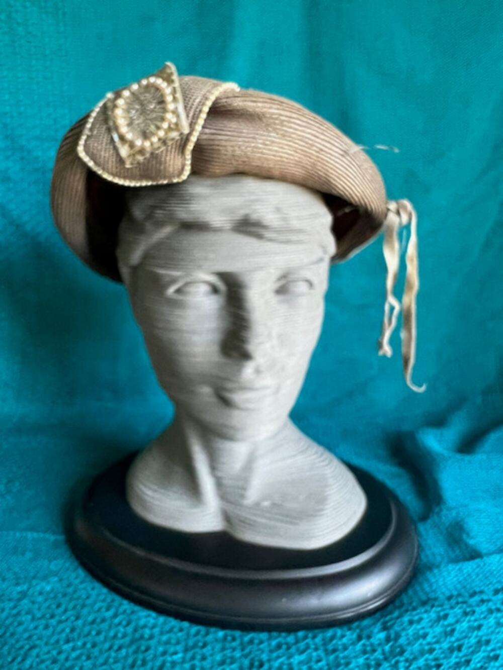 hat straw beret gray pearl detail